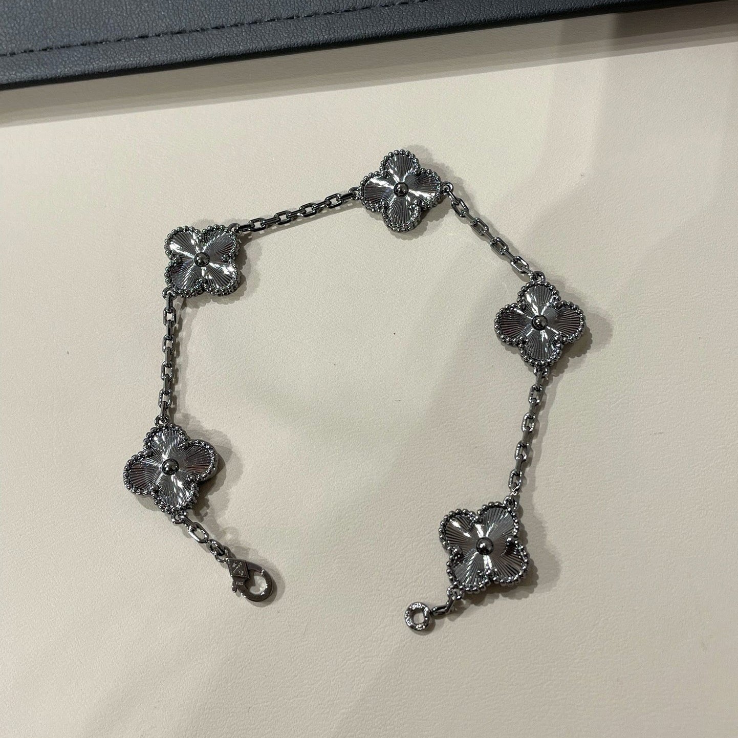 [Clover]CLOVER 5 MOTIF BLACK BRACELET