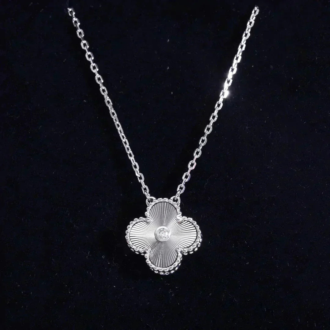 [Clover]CLOVER  15MM DIAMOND LASER NECKLACE SILVER