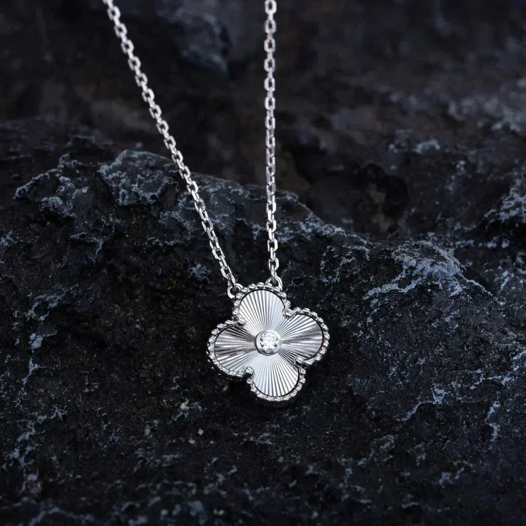 [Clover]CLOVER  15MM DIAMOND LASER NECKLACE SILVER