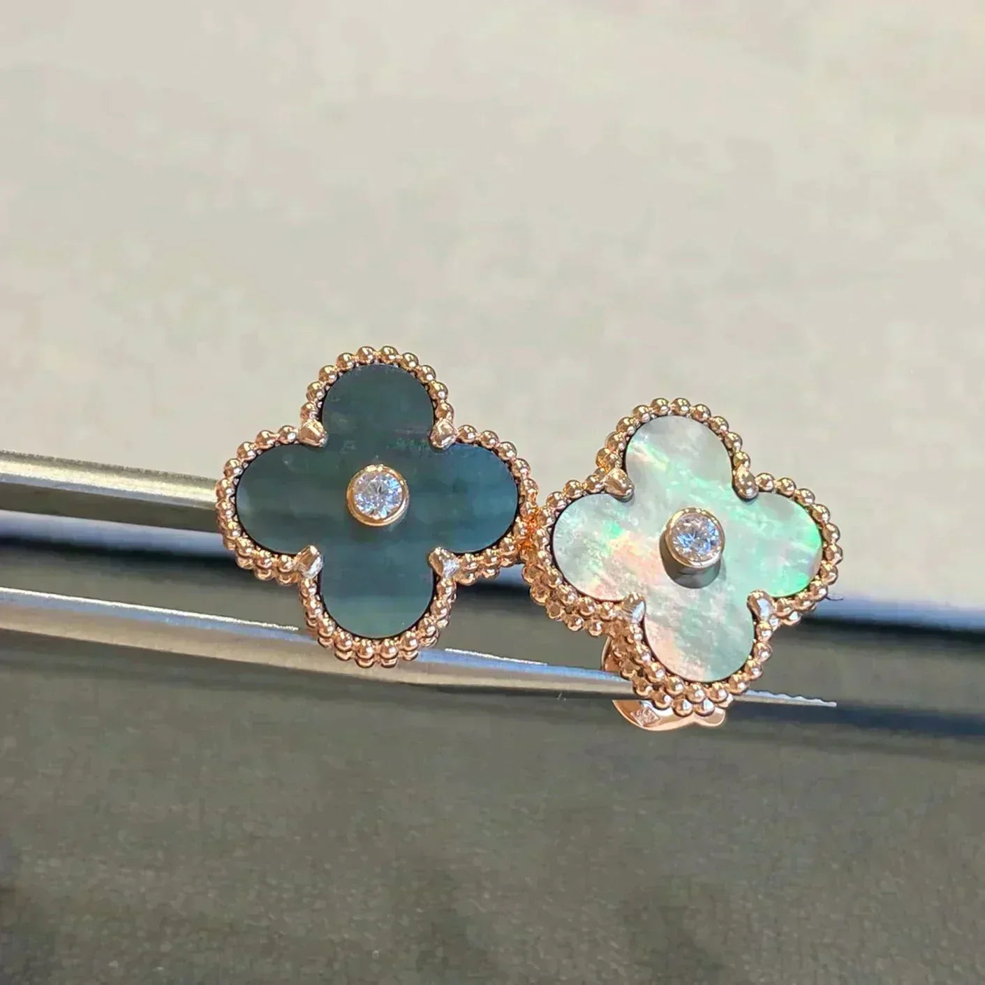 [Clover]CLOVER MEDIUM 1 MOTIFS GRAY MOP  DIAMOND EARRINGS
