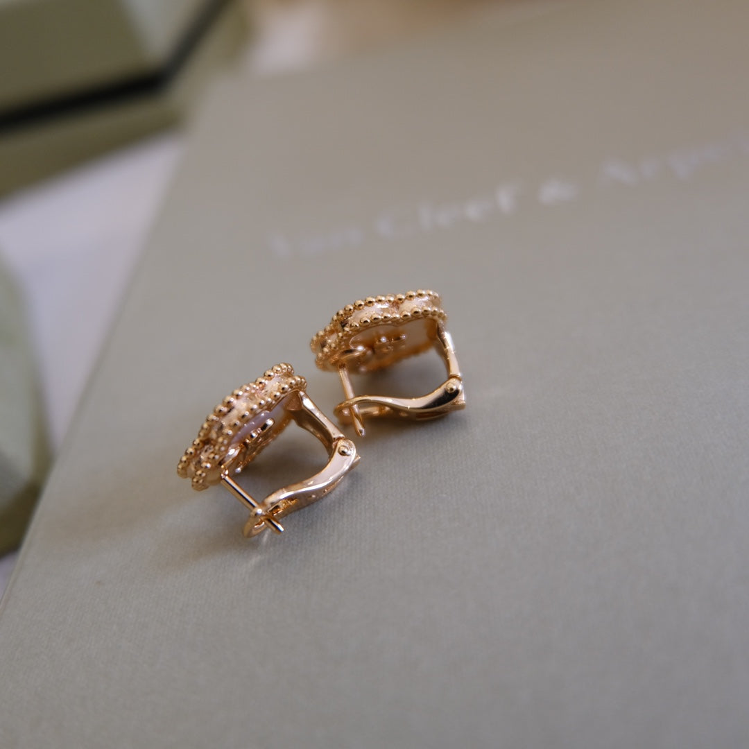 [Clover]LUCKY PINK GOLD WHITE MOP EARRINGS