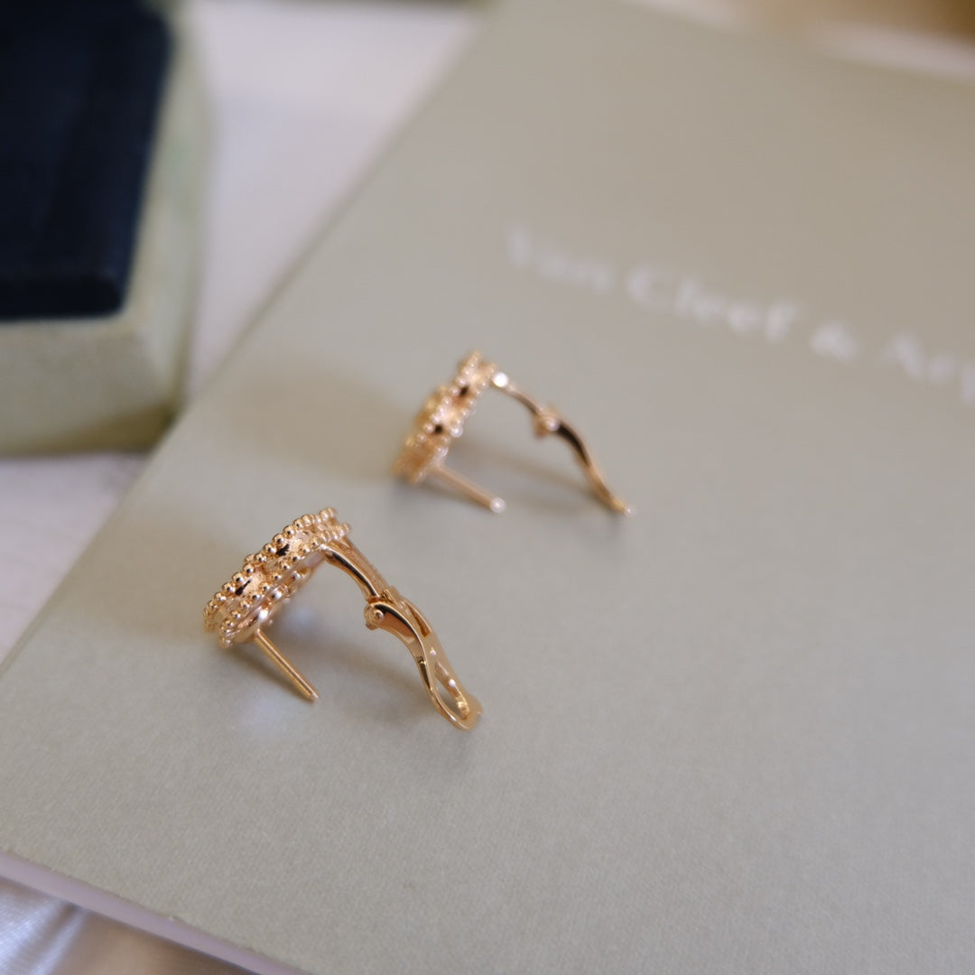 [Clover]LUCKY PINK GOLD WHITE MOP EARRINGS