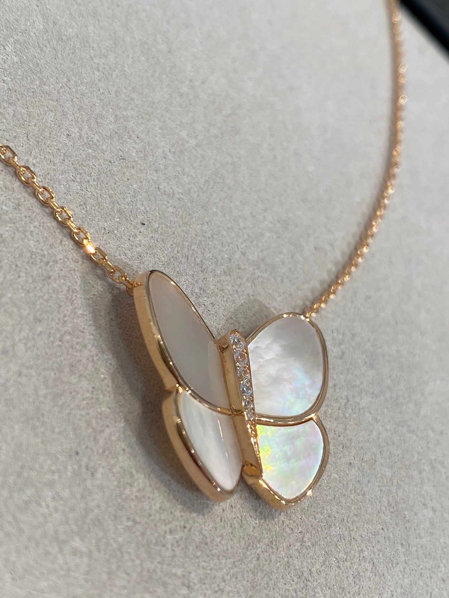 [Clover]BUTTERFLY GOLD MOP DIAMOND NECKLACE