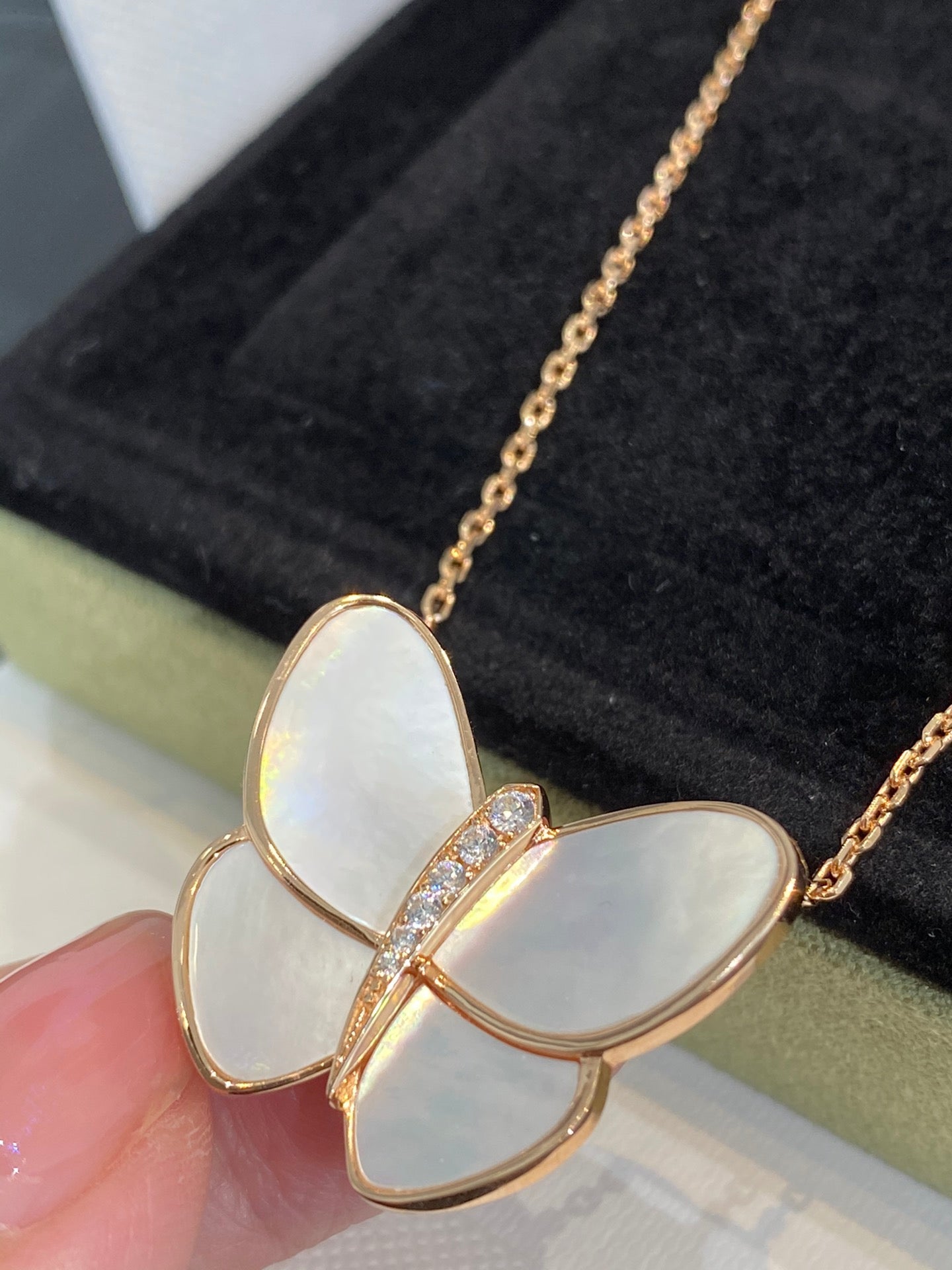 [Clover]BUTTERFLY GOLD MOP DIAMOND NECKLACE