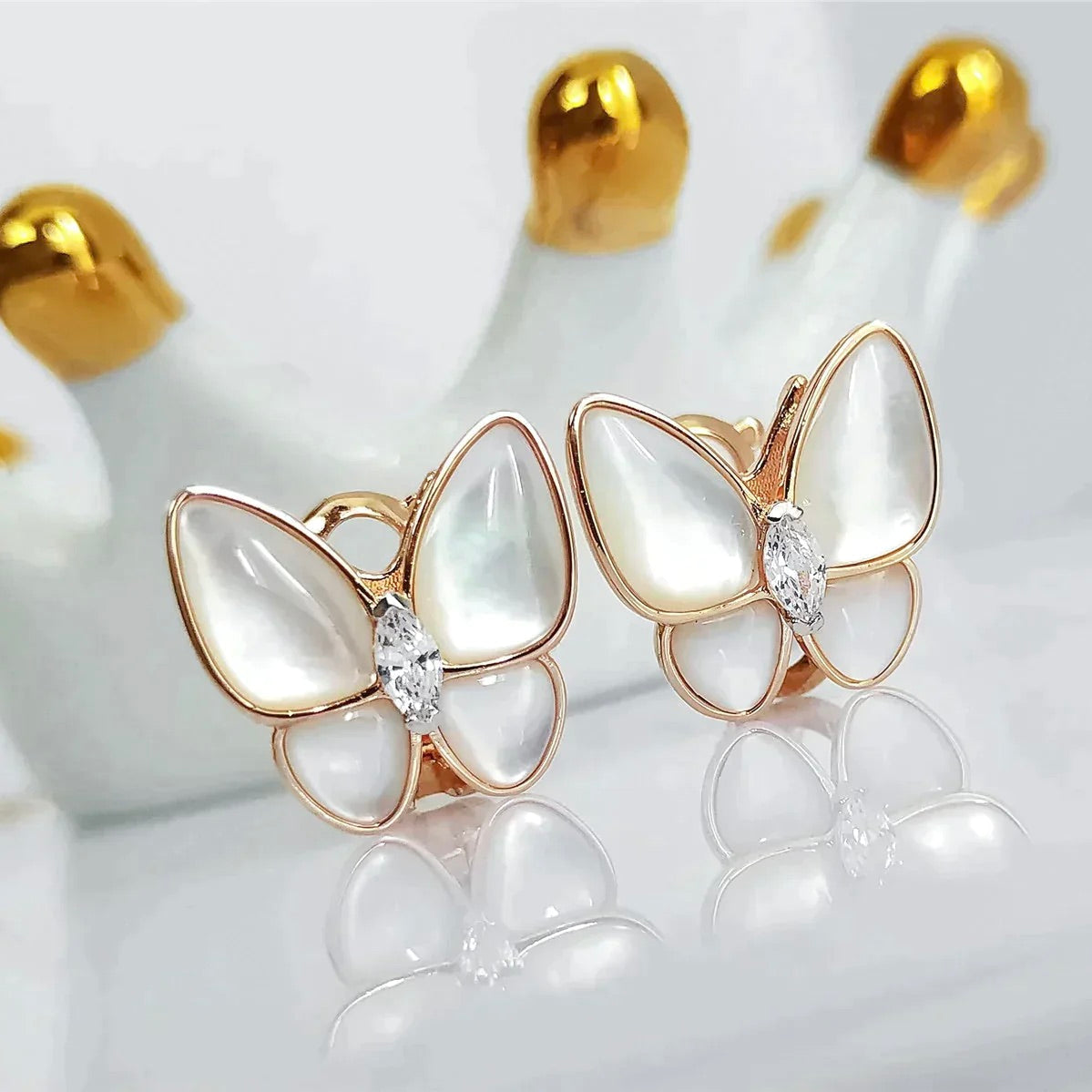 [Clover]BUTTERFLY MOP DIAMOND EARRINGS