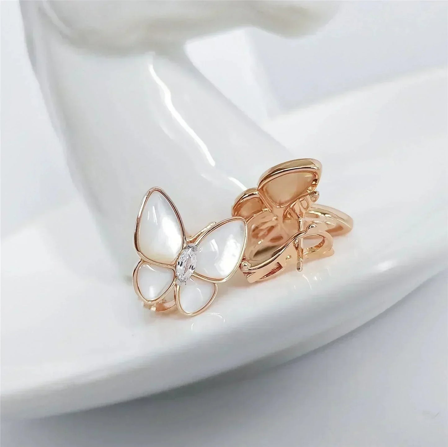 [Clover]BUTTERFLY MOP DIAMOND EARRINGS