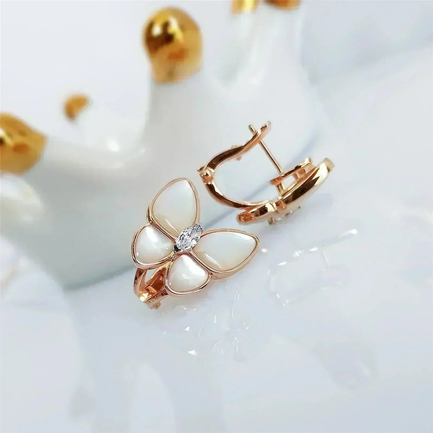 [Clover]BUTTERFLY MOP DIAMOND EARRINGS