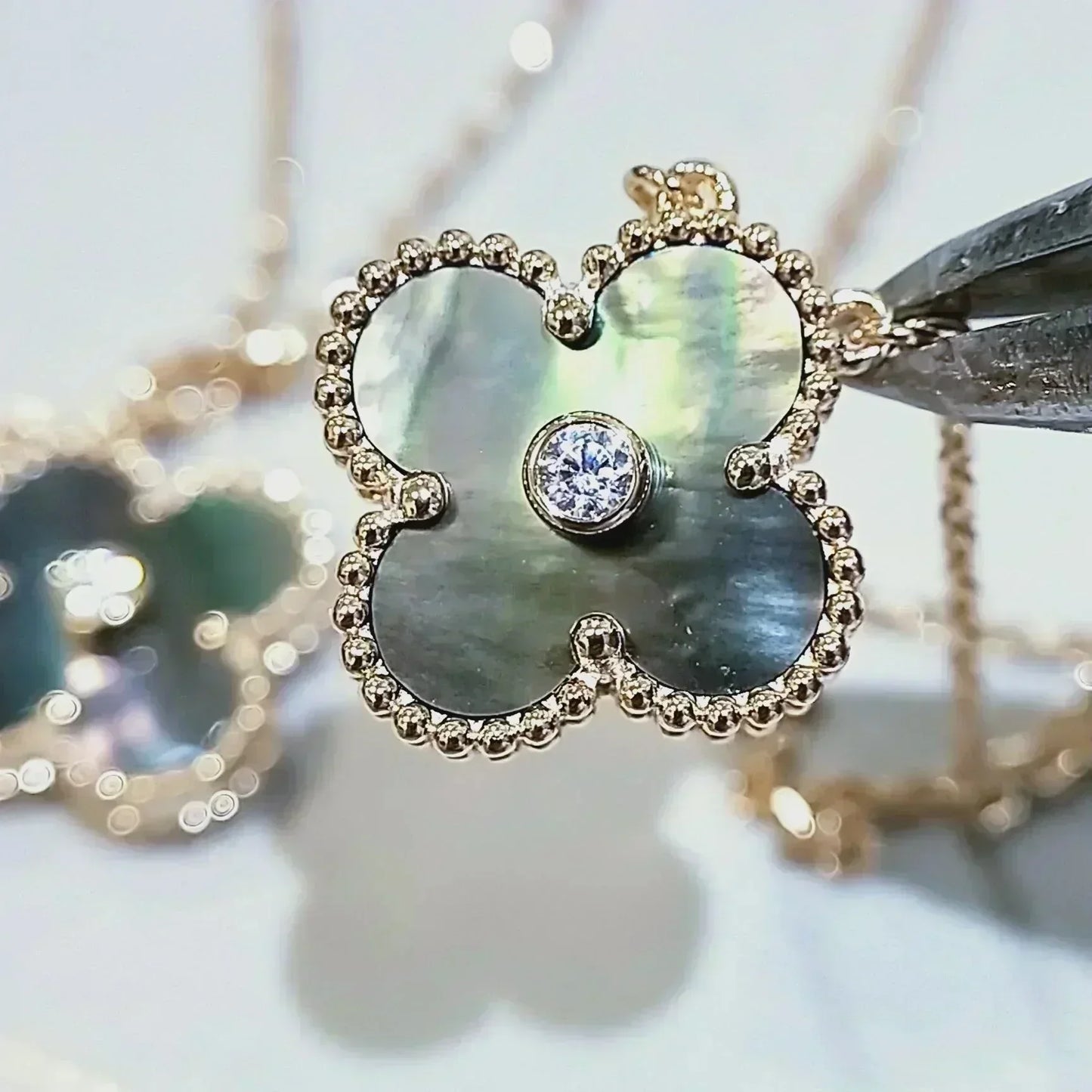 [Clover]CLOVER 15MM DIAMOND AND MOTHER-OF-GREY NECKLACE