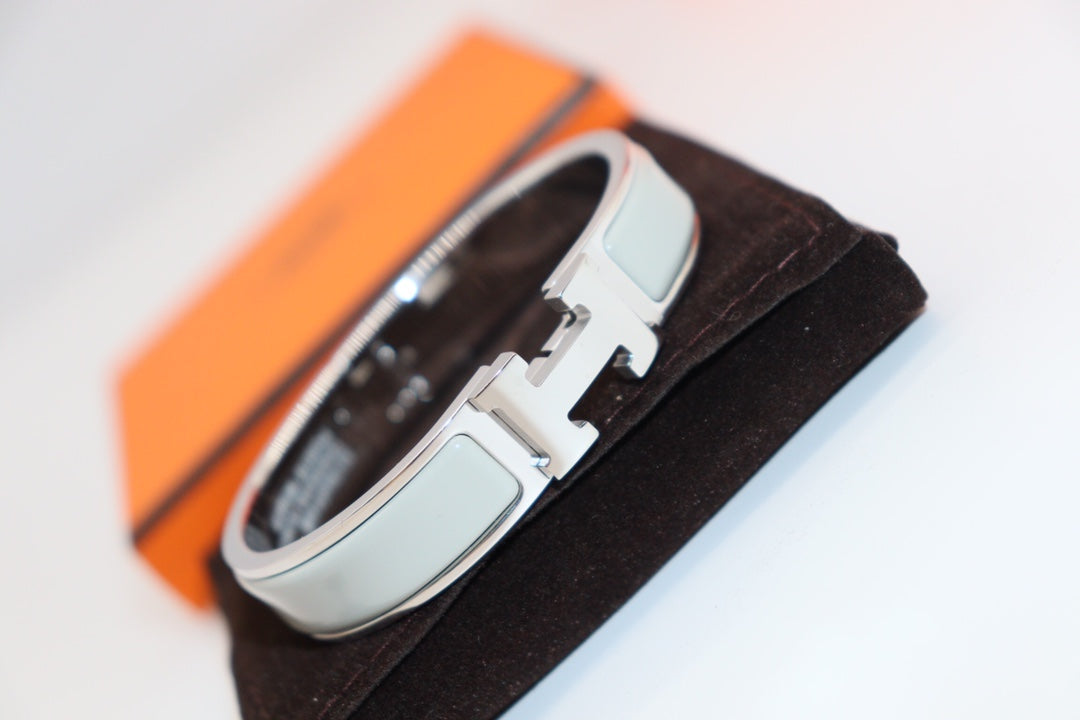 [Clover]H LIGHT BLUE BRACELET
