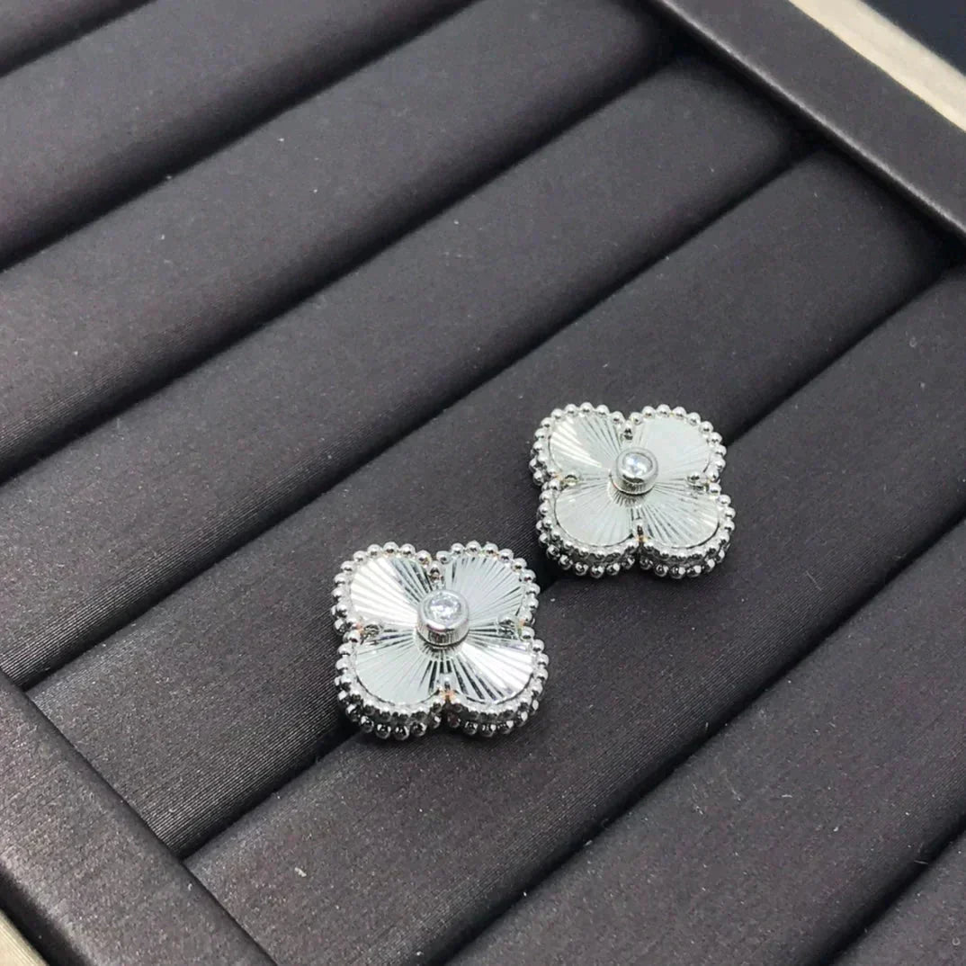 [Clover]CLOVER MINI 9.5MM LASER EARRINGS
