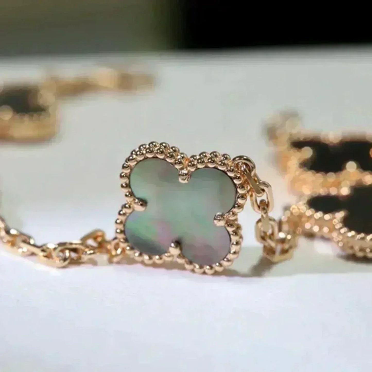 [Clover]CLOVER 5 MOTIF GRAY MOP  BRACELET