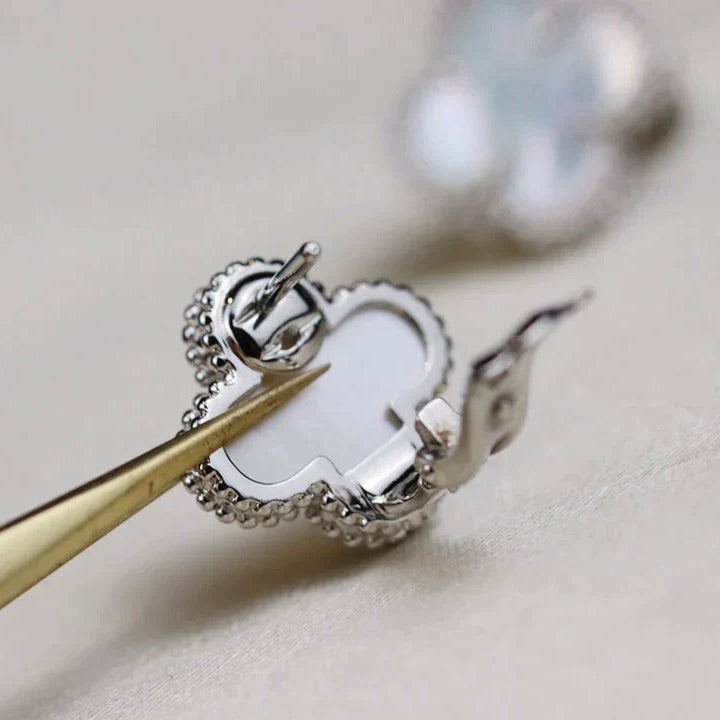 [Clover]CLOVER MEDIUM 1 MOTIFS  WHITE MOP EARRINGS SILVER