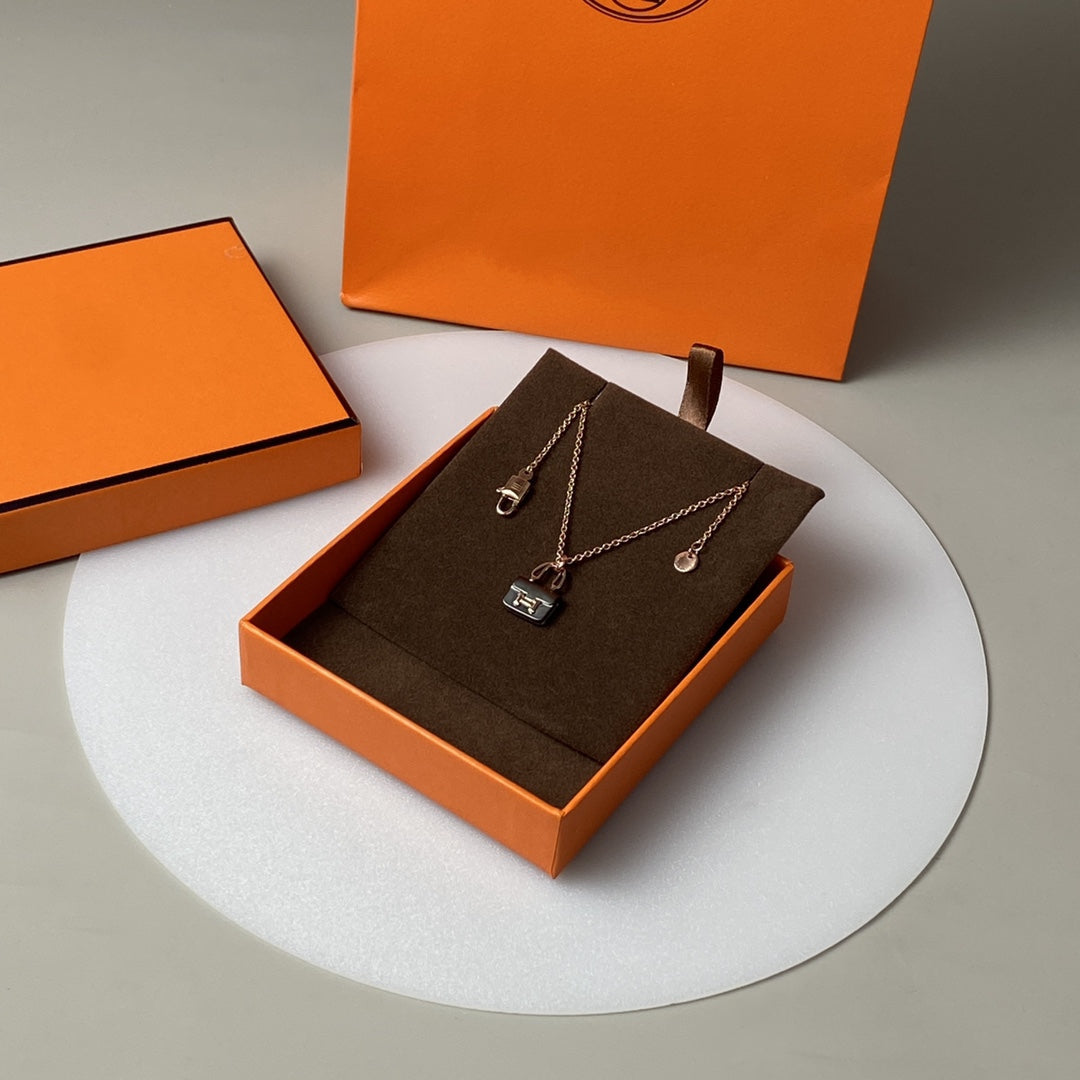[Clover]CONSTANCE BLACK PEDANT PINK GOLD NECKLACE