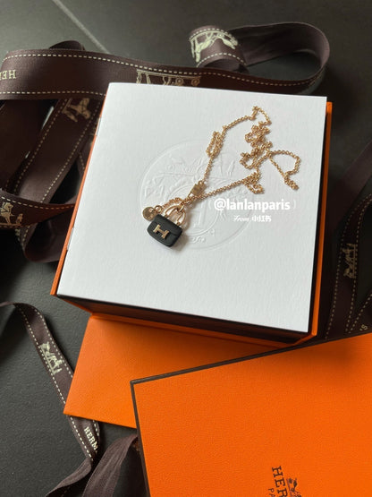 [Clover]CONSTANCE BLACK PEDANT PINK GOLD NECKLACE