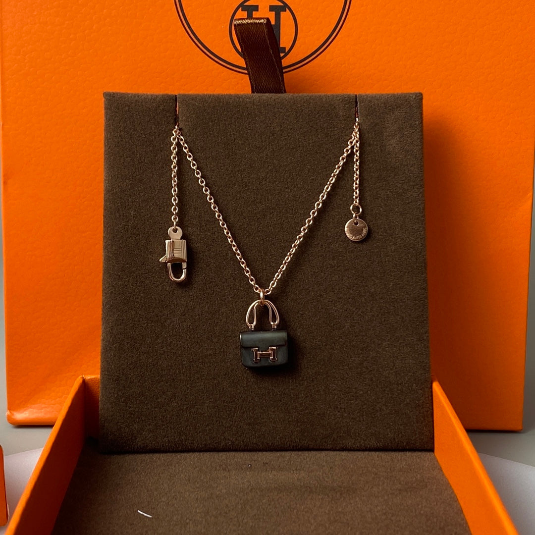 [Clover]CONSTANCE BLACK PEDANT PINK GOLD NECKLACE