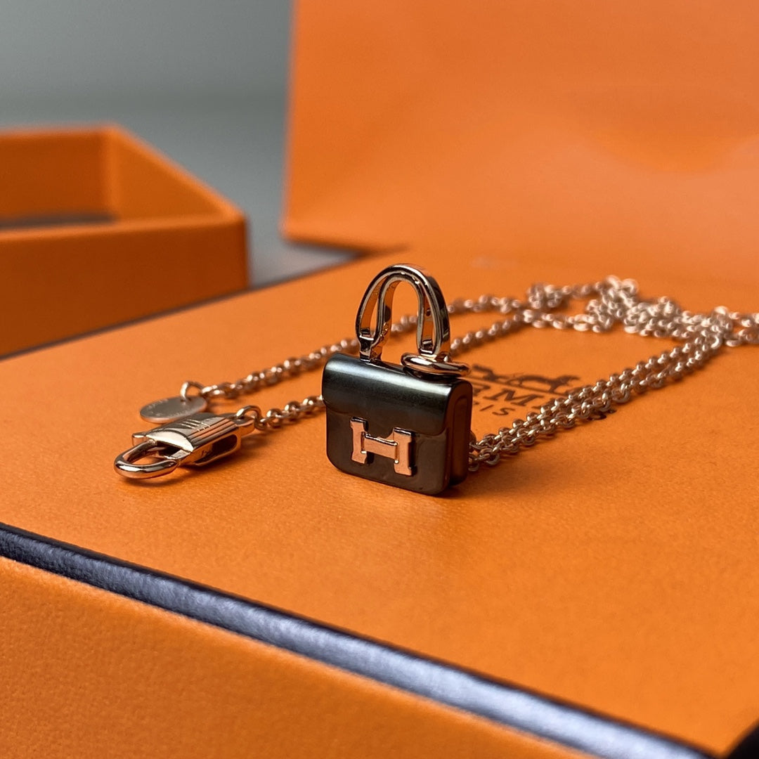 [Clover]CONSTANCE BLACK PEDANT PINK GOLD NECKLACE