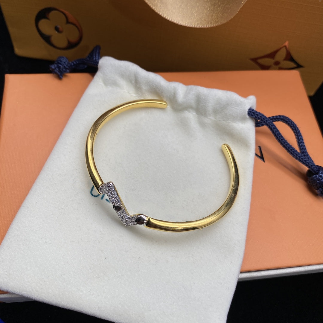 [Clover]VOLTE UPSITE DOWN DIAMOND GOLD OPEN BRACELET