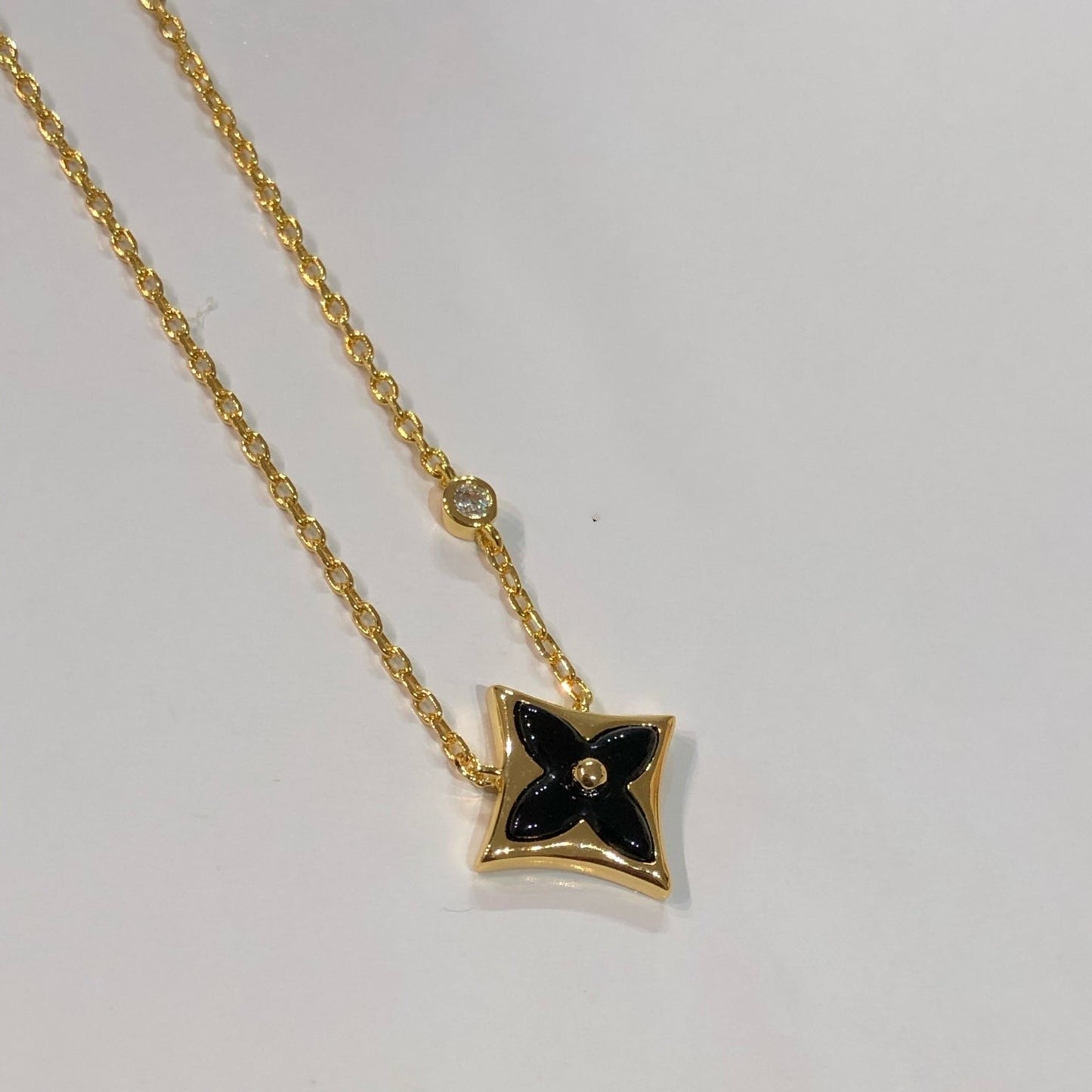 [Clover]STAR BLACK MOP NECKLACE