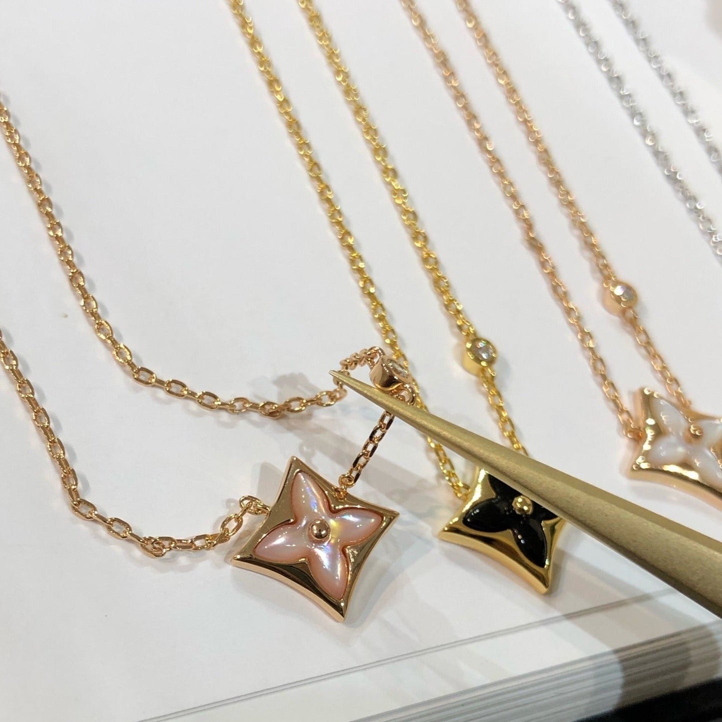 [Clover]STAR BLACK MOP NECKLACE