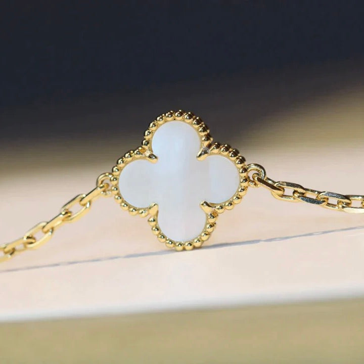 [Clover]CLOVER 20 MOTIFS WHITE MOP NECKLACE