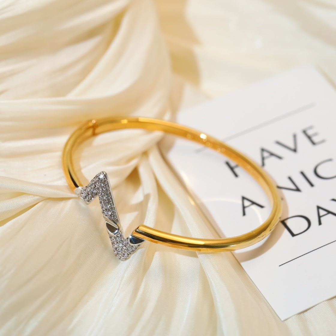 [Clover]VOLTE UPSITE DOWN GOLD DIAMOND BRACELET