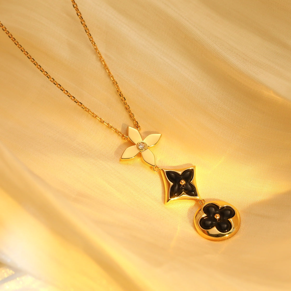 [Clover]STAR AND SUN ONYX PINK GOLD NECKLACE