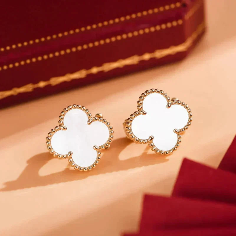 [Clover]CLOVER MEDIUM 1 MOTIFS  WHITE MOP STUD EARRINGS