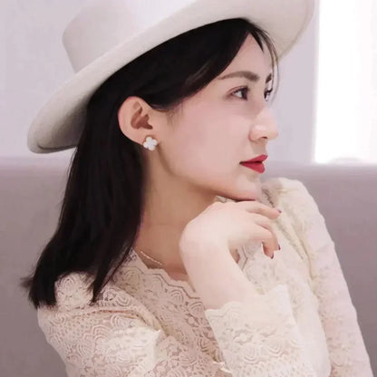 [Clover]CLOVER MEDIUM 1 MOTIFS  WHITE MOP STUD EARRINGS