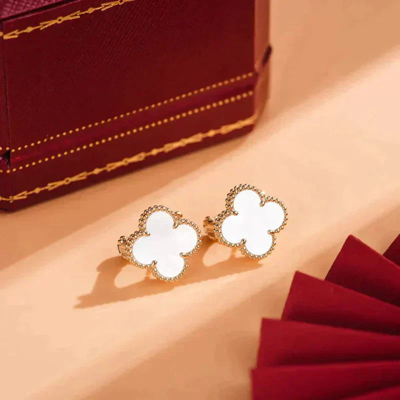 [Clover]CLOVER MEDIUM 1 MOTIFS  WHITE MOP STUD EARRINGS