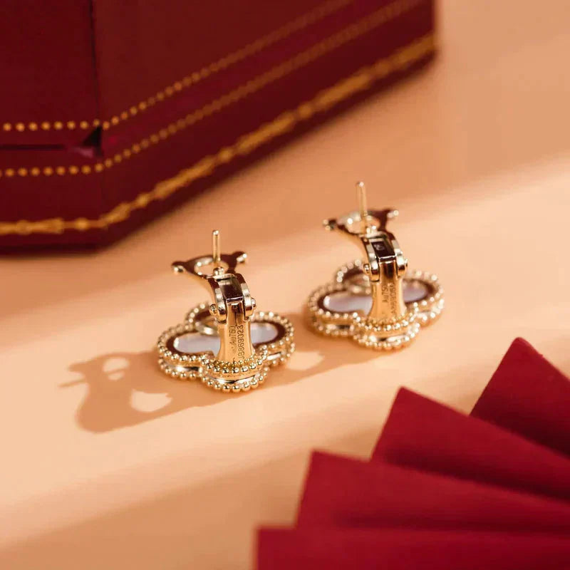 [Clover]CLOVER MEDIUM 1 MOTIFS  WHITE MOP STUD EARRINGS