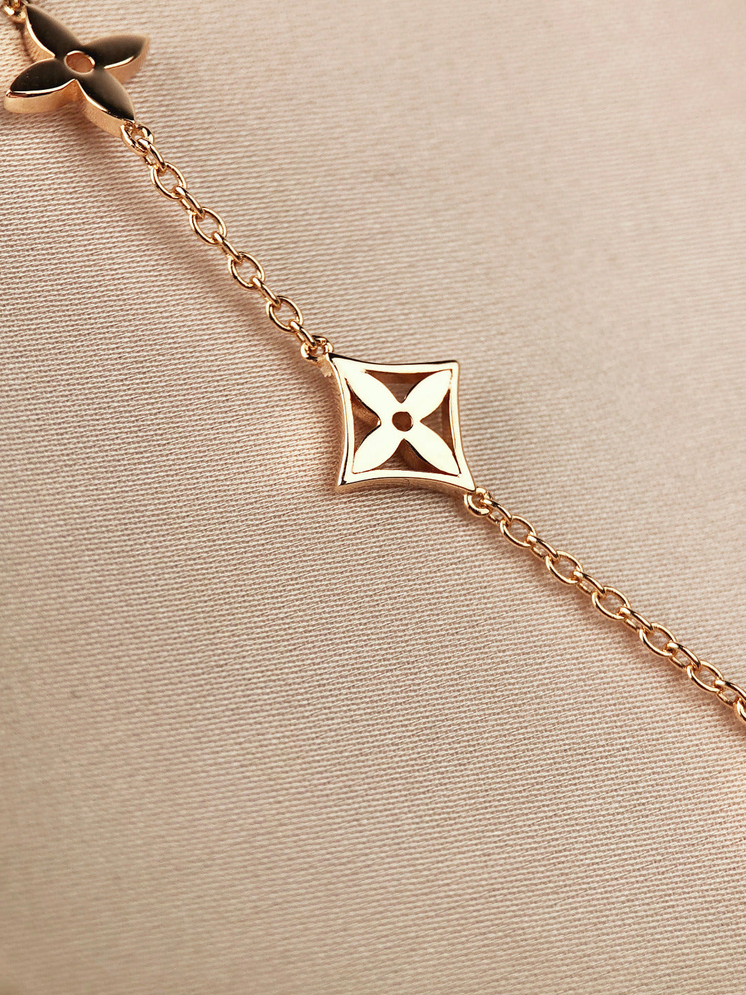 [Clover]STAR AND SUN 7 MOTIFS GOLD BRACELET