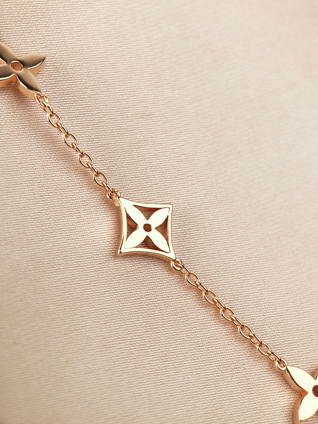 [Clover]STAR AND SUN 7 MOTIFS GOLD BRACELET