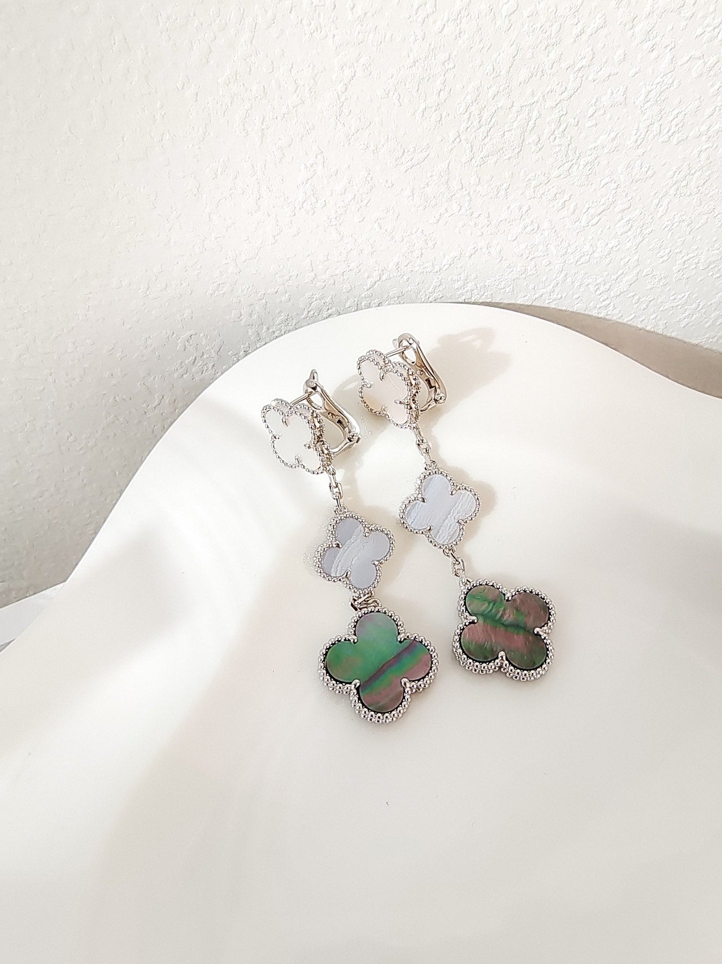[Clover]CLOVER 3 MOTIFS CHALCEDONY DARK MOP SILVER EARRINGS