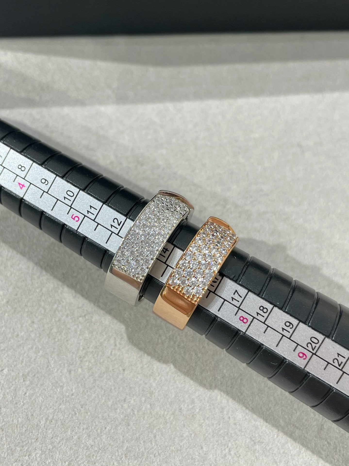 [Clover]LIENS EVIDENCE  DIAMOND PAVED RING