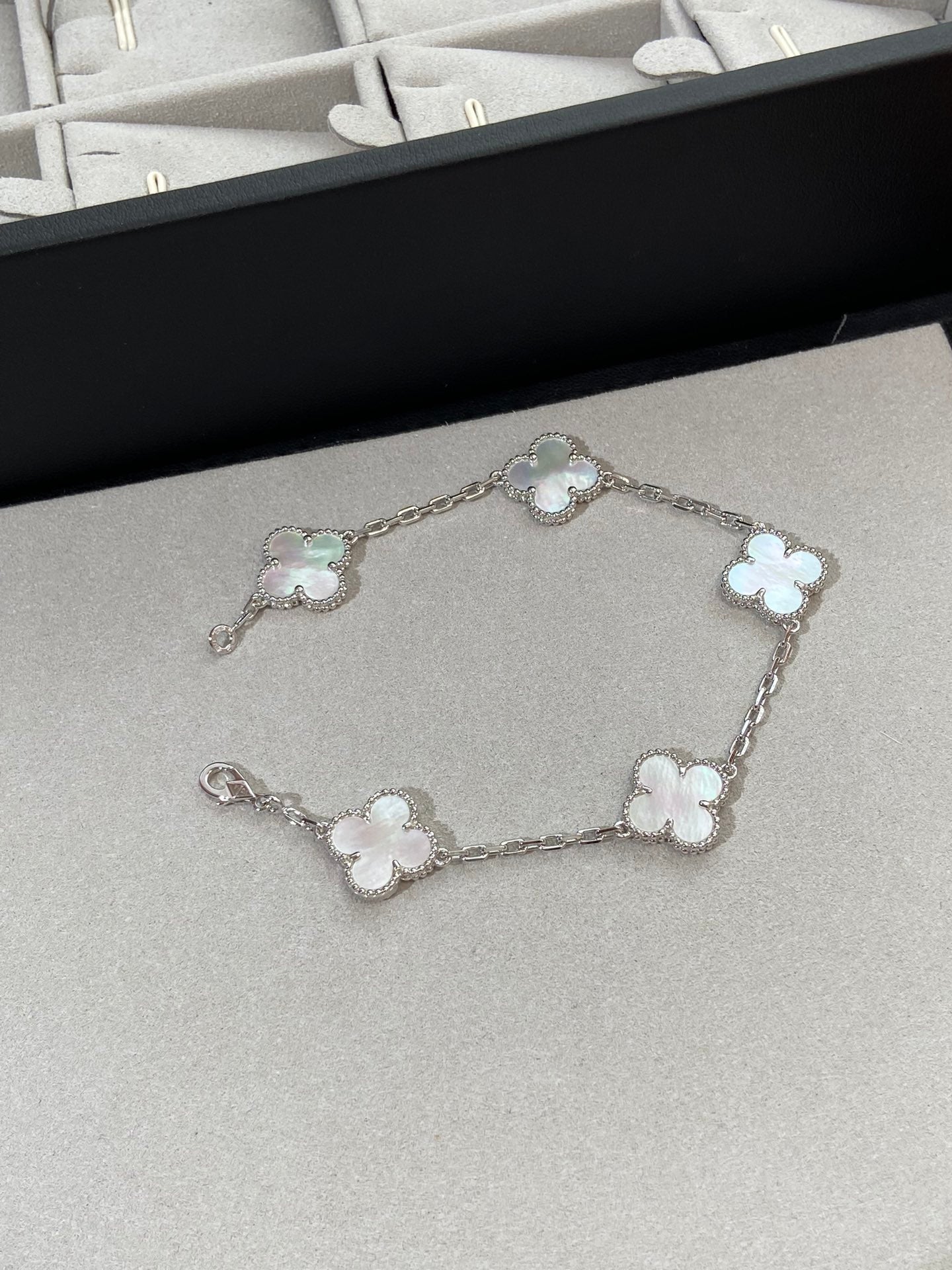 [Clover]CLOVER SILVER MOP 5 MOTIF BRACELET