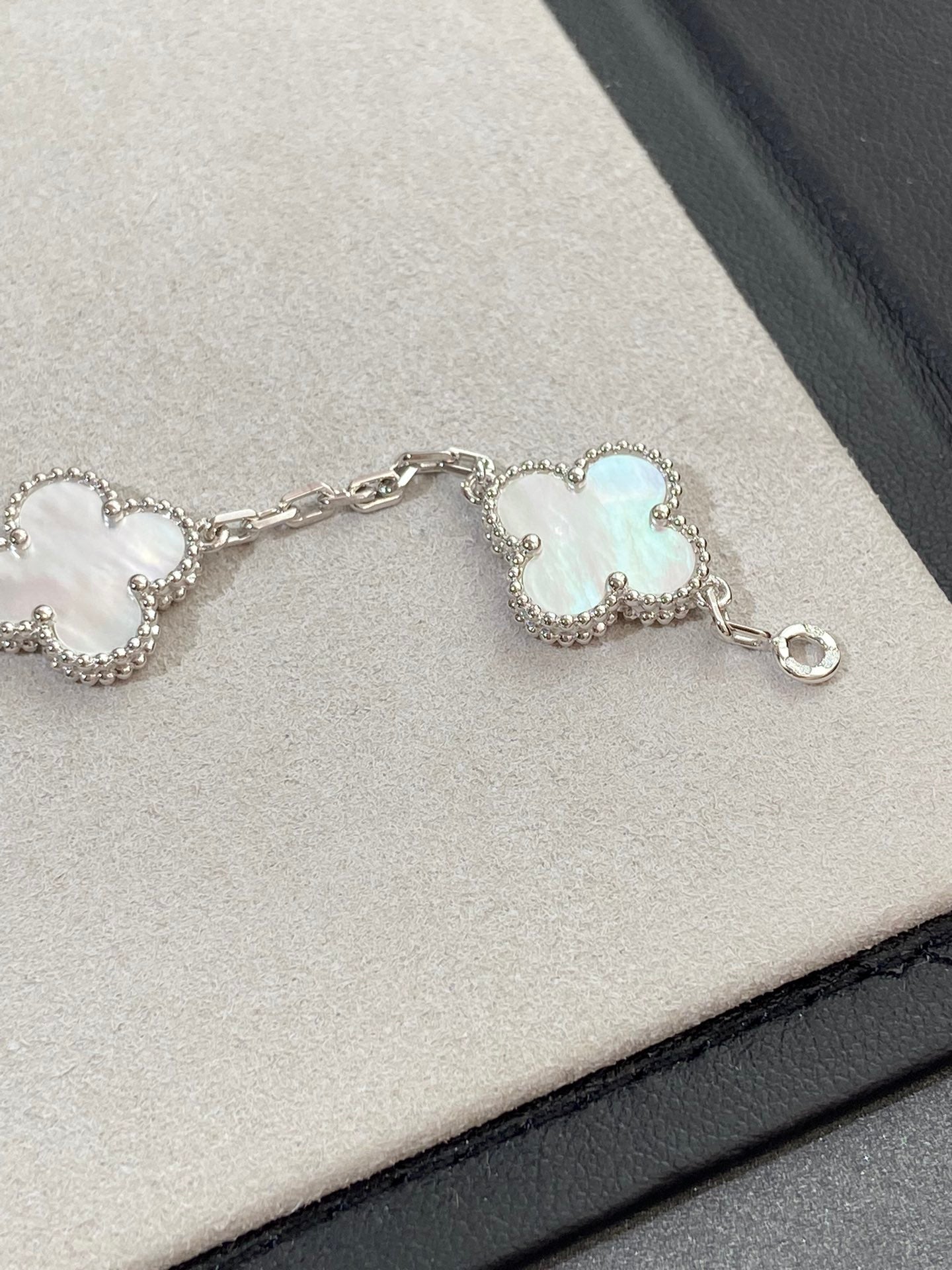 [Clover]CLOVER SILVER MOP 5 MOTIF BRACELET