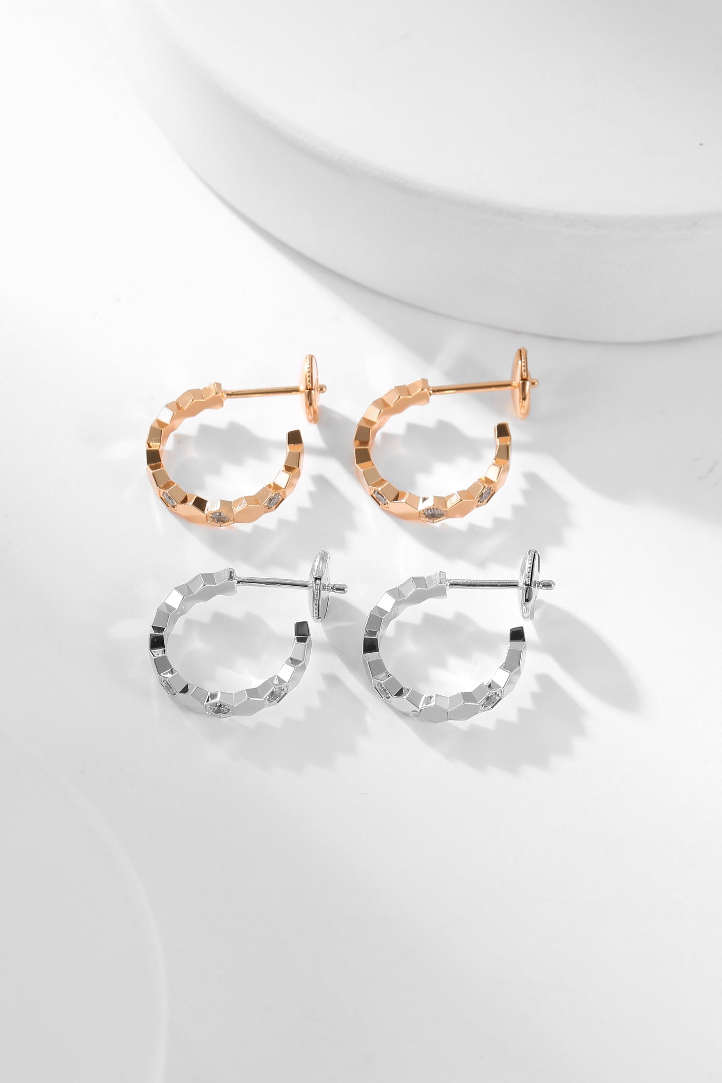 [Clover]BEE LOVE DIAMOND HOOP EARRINGS
