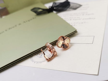 [Clover]CLOVER MEDIUM STUD EARRINGS