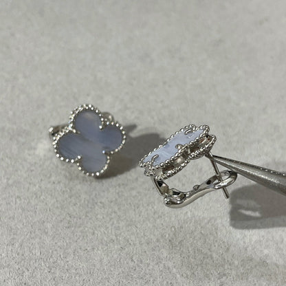 [Clover]CLOVER CHALCEDONY SILVER STUD EARRINGS