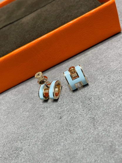 [Clover]POP H SKY BLUE STUD EARRINGS