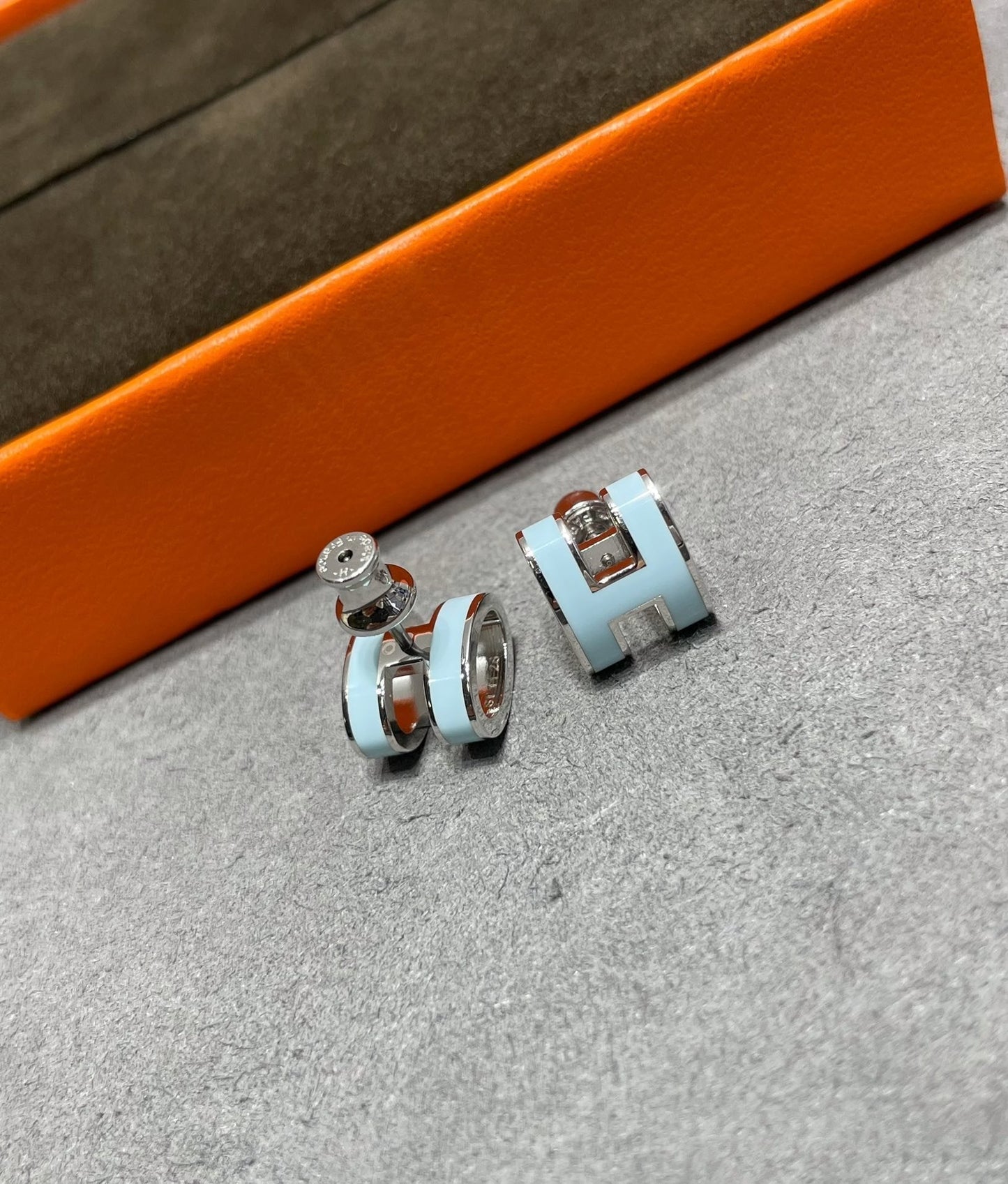 [Clover]POP H SKY BLUE STUD EARRINGS