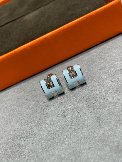 [Clover]POP H SKY BLUE STUD EARRINGS