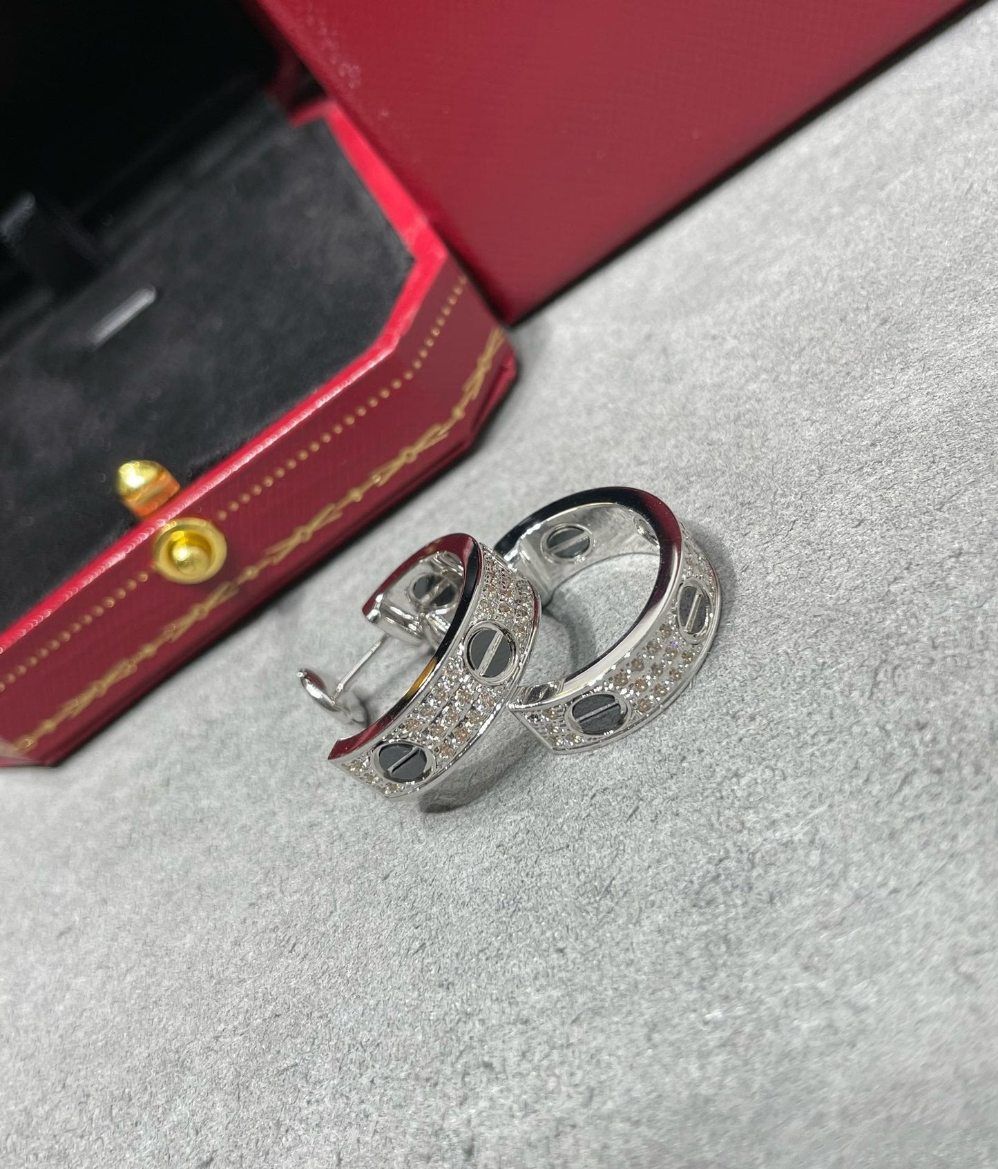 [Clover]LOVE CERAMIC DIAMOND PAVED SILVER EARRINGS
