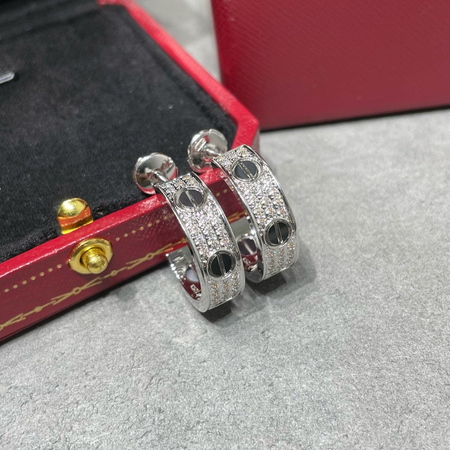 [Clover]LOVE CERAMIC DIAMOND PAVED SILVER EARRINGS