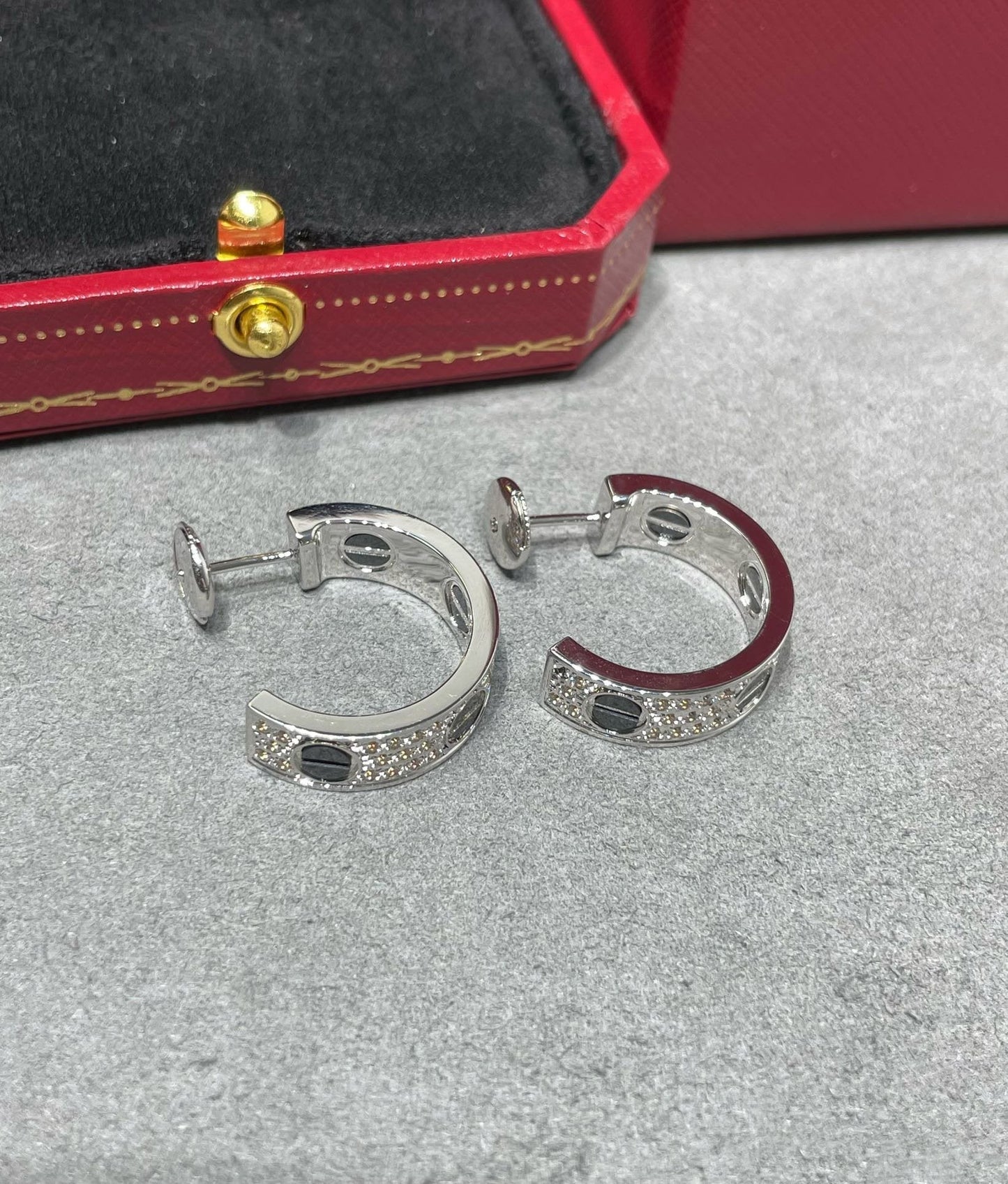 [Clover]LOVE CERAMIC DIAMOND PAVED SILVER EARRINGS