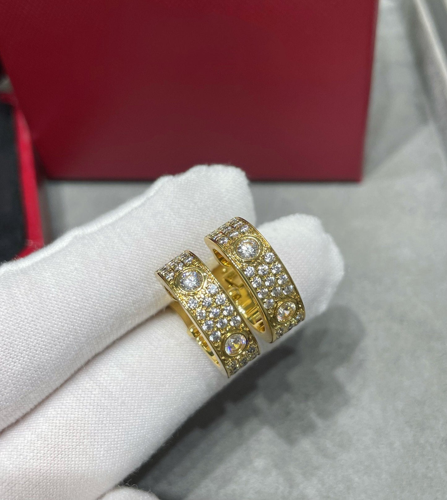 [Clover]LOVE 5.5MM DIAMOND PAVED EARRINGS