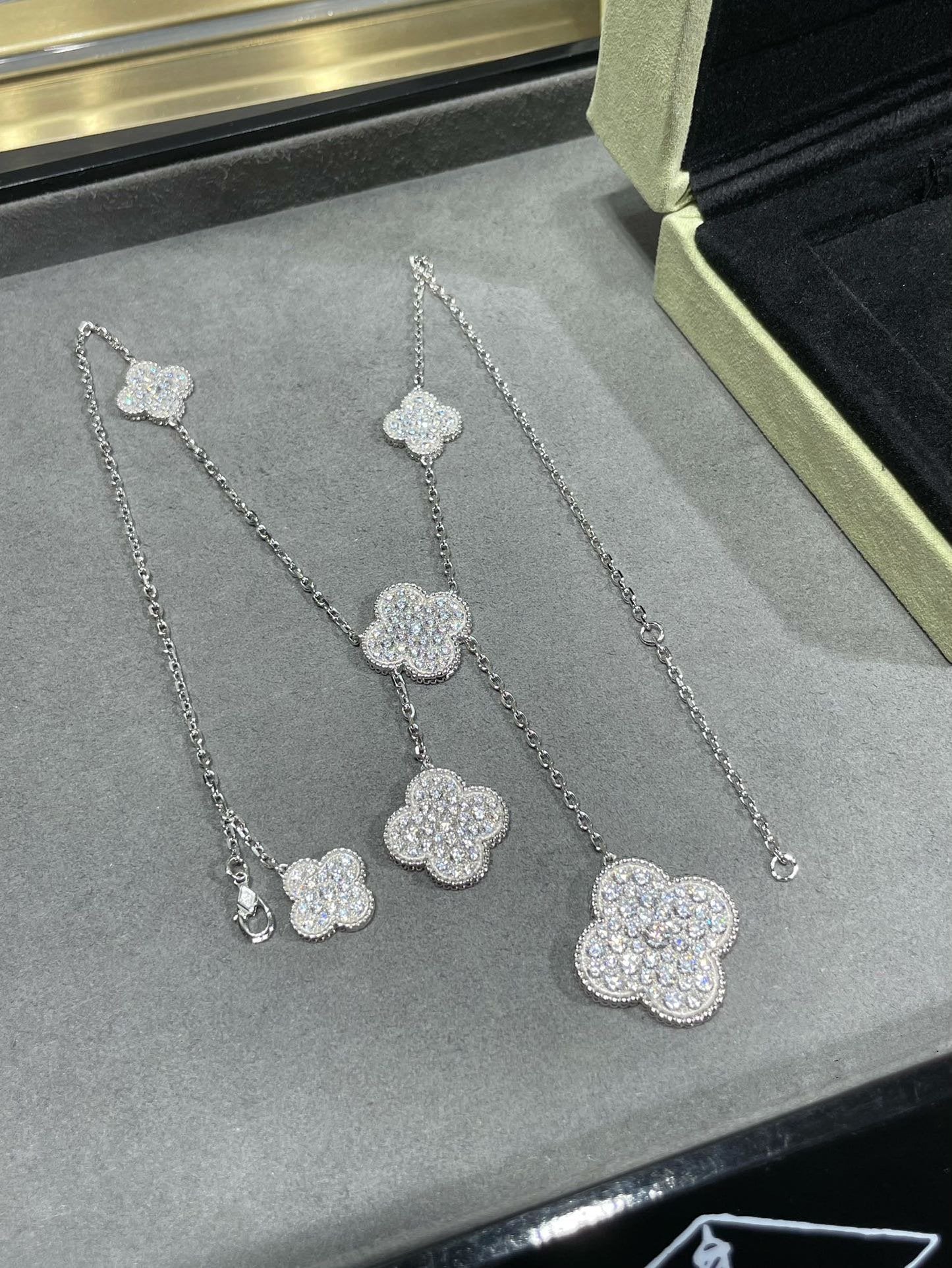 [Clover]CLOVER 6 MOTIF DIAMOND PAVED NECKLACE