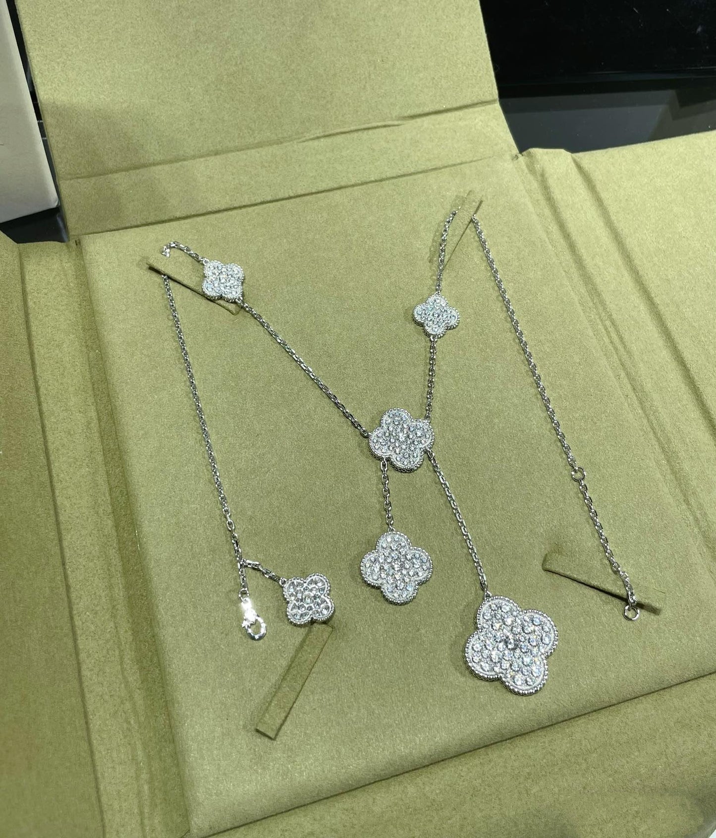 [Clover]CLOVER 6 MOTIF DIAMOND PAVED NECKLACE