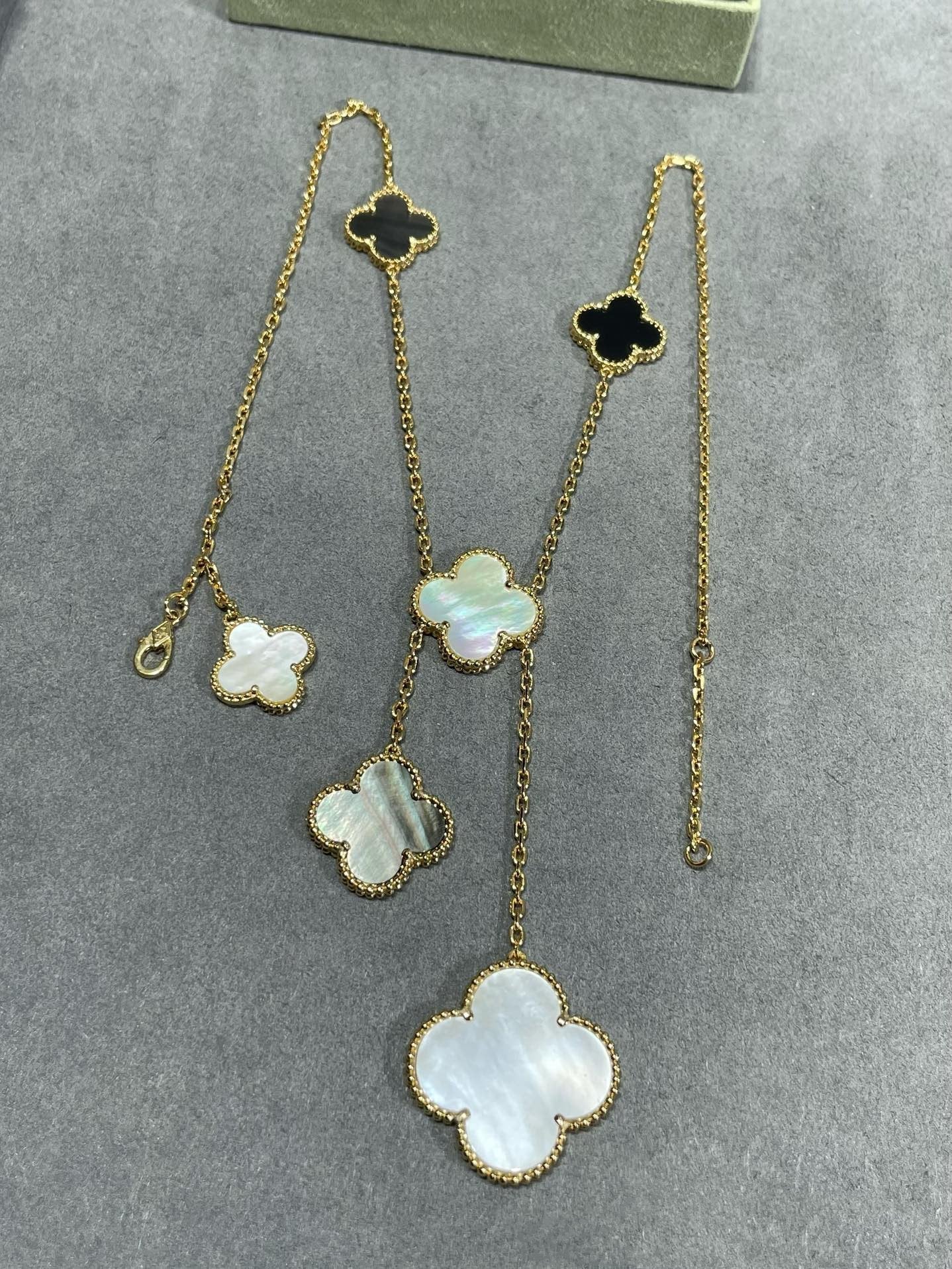 [Clover]CLOVER 6 MOTIF MOP ONYX GOLD NECKLACE