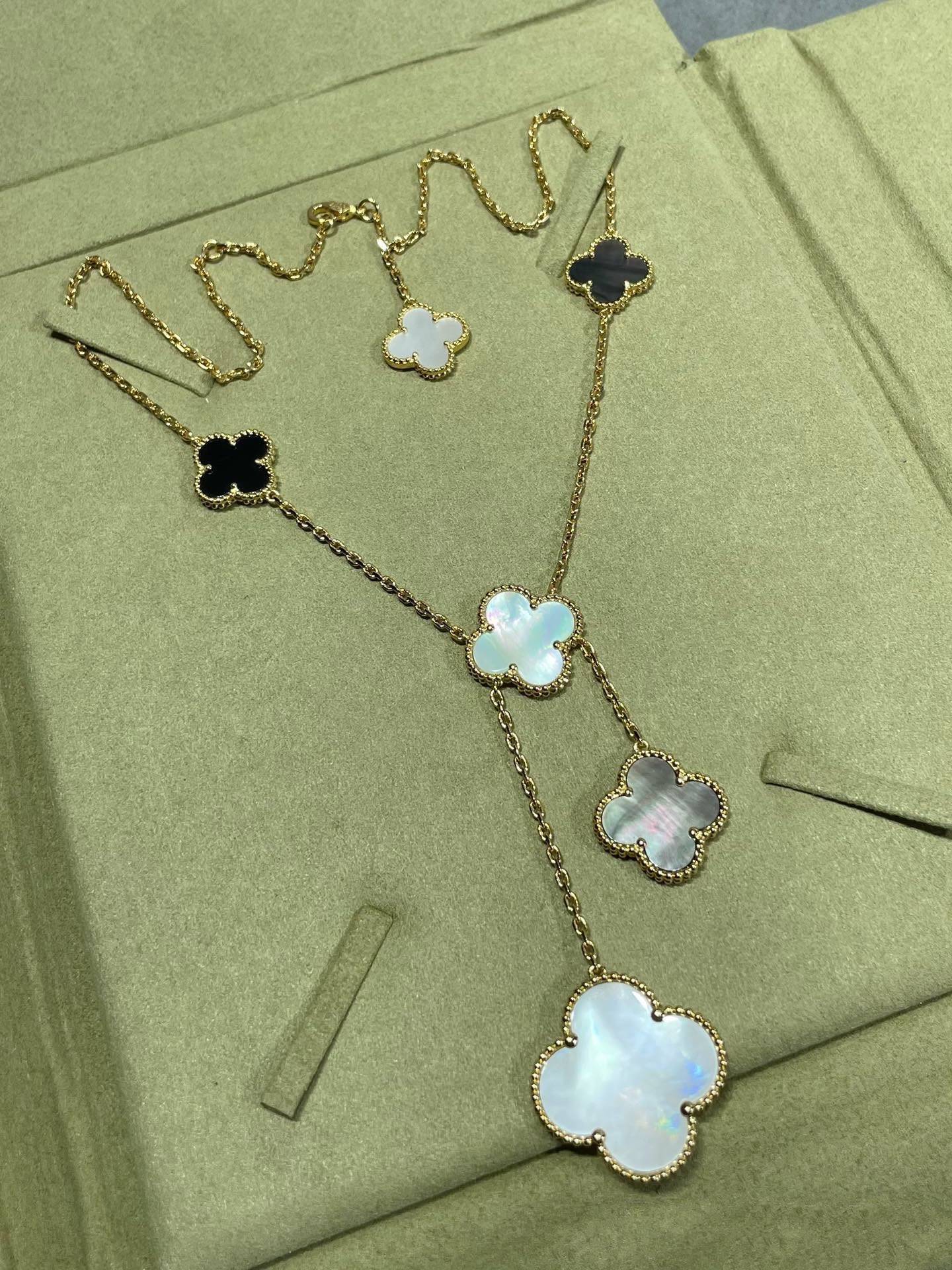 [Clover]CLOVER 6 MOTIF MOP ONYX GOLD NECKLACE